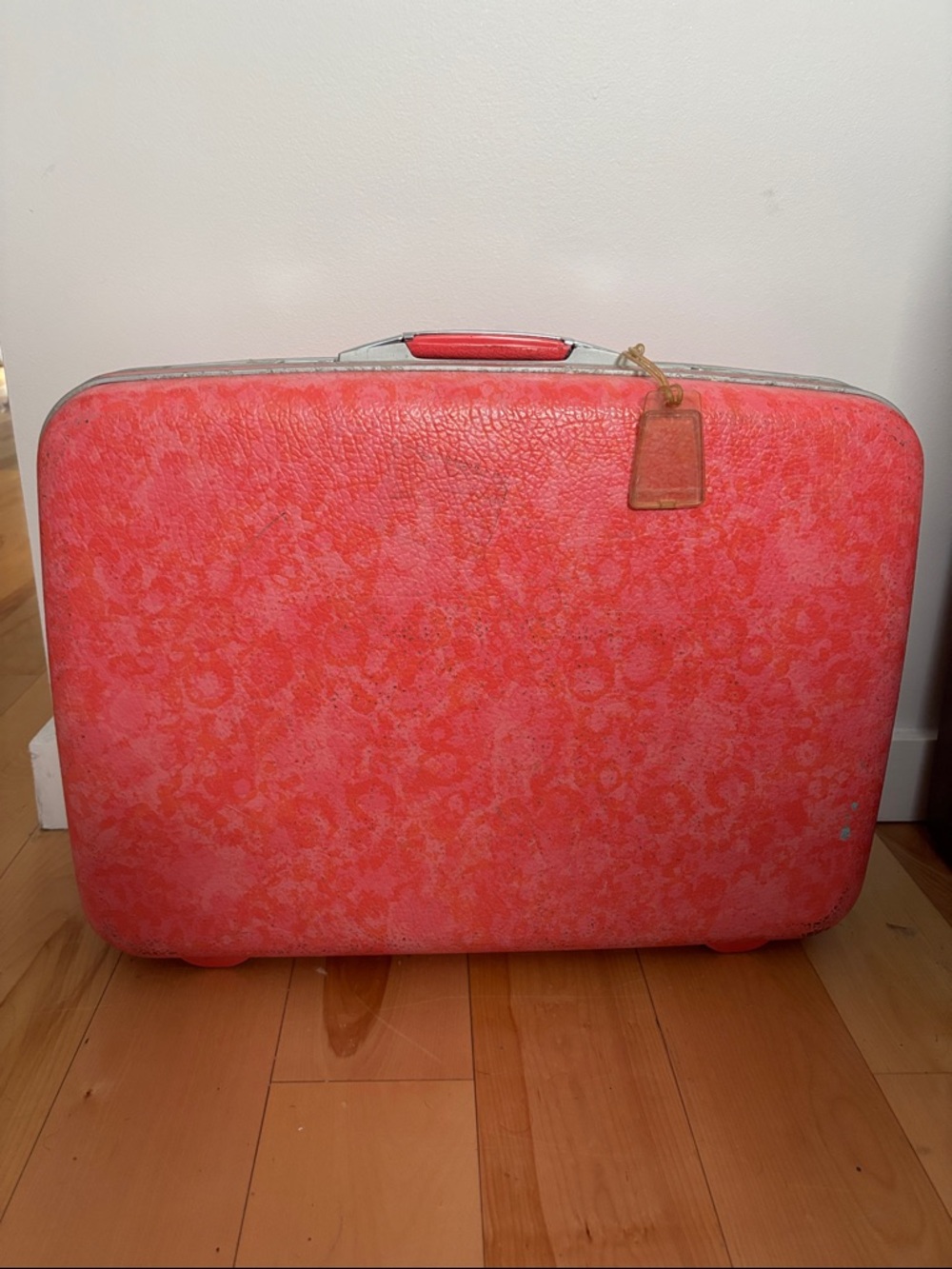 Vintage 1960s Samsonite Sherbrooke hardside suitcase in a pink marbled finish
